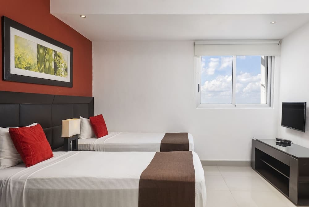 Suites Malecon Cancun — 9