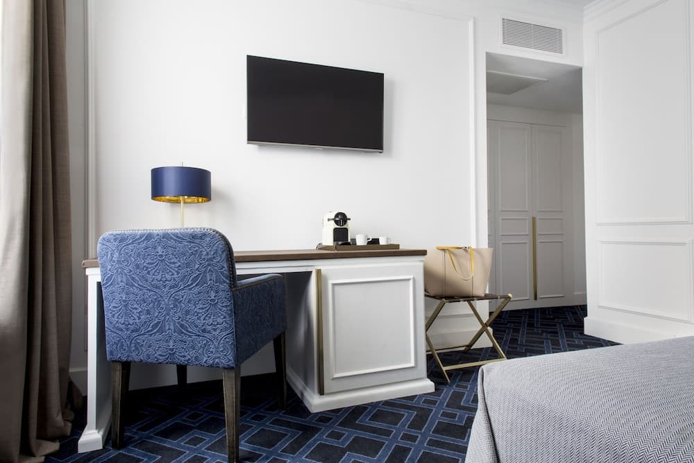 Hotel Midmost by Majestic Hotel Group — 27