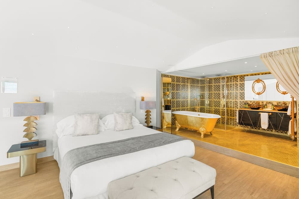 Hotel Chateau De La Chevre D Or — 29