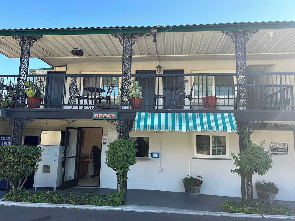 Bienvenido Inn en Colorado Blvd. — 27
