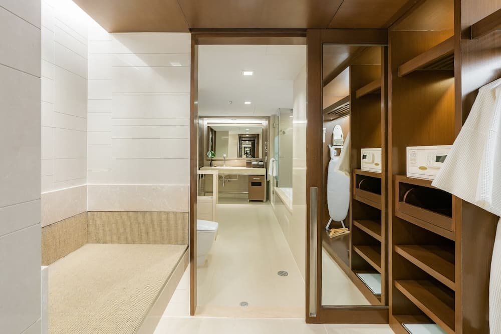 Pathumwan Princess Hotel — 16