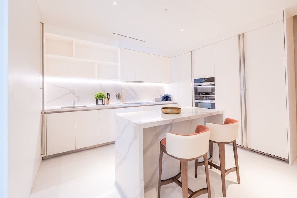 FIVE LUXE — 2