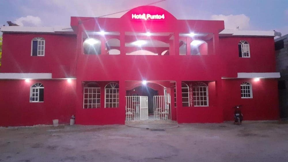 Hotel Punto 4 — 1