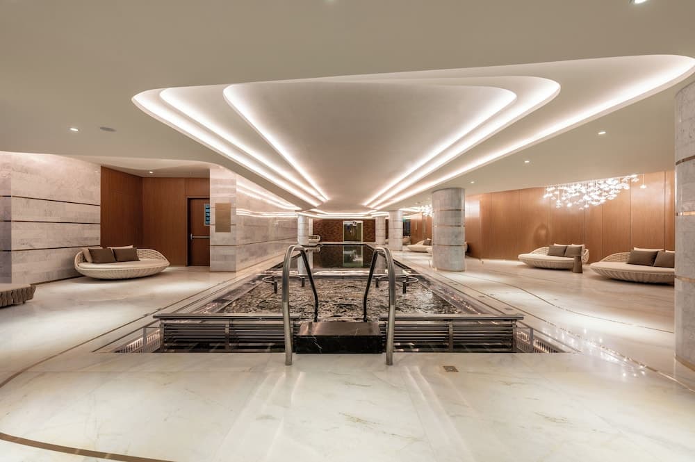 FIVE LUXE — 19