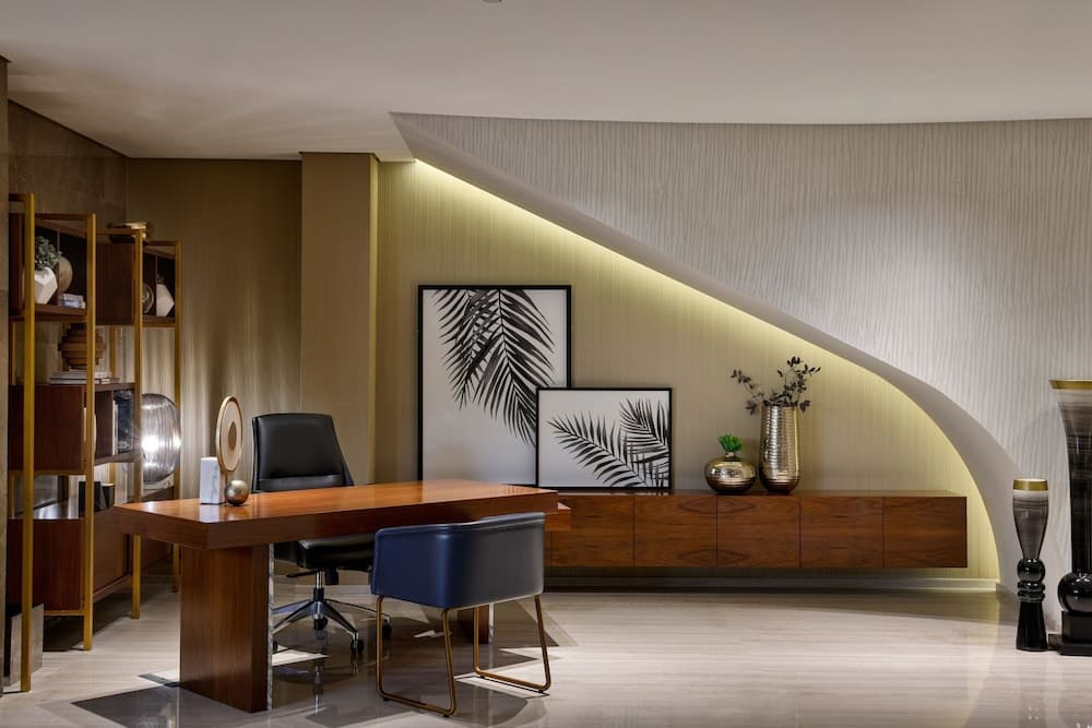 Le Meridien Dubai Hotel & Conference Centre — 5