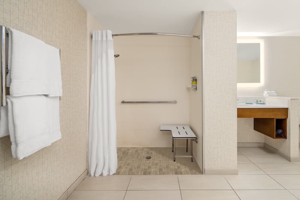 Holiday Inn Express Ft. Lauderdale Cruise-Airport by IHG — 6