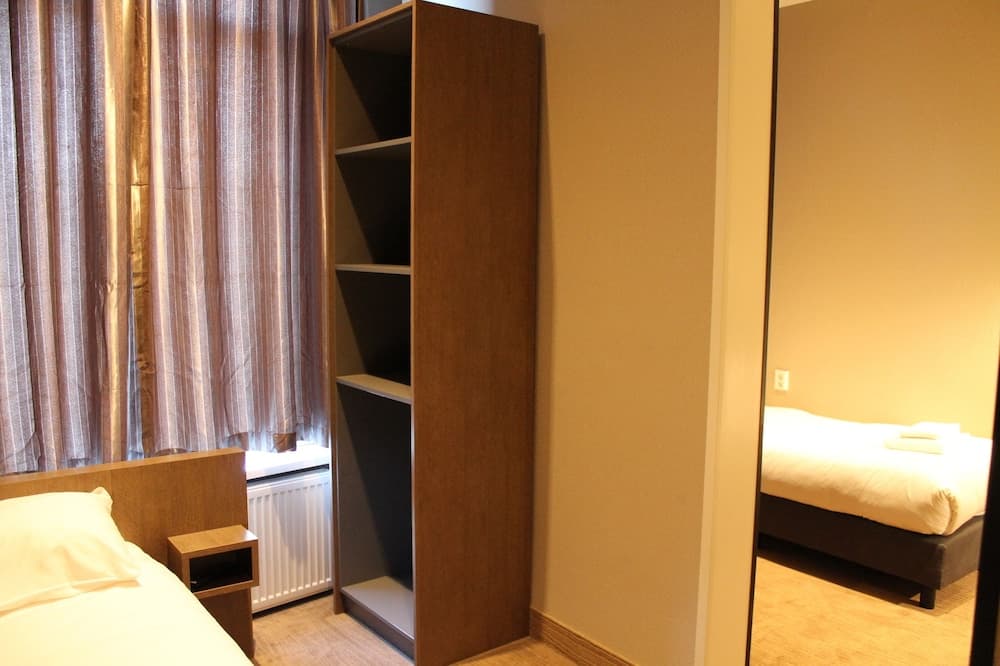 Hotel Blossoms — 12