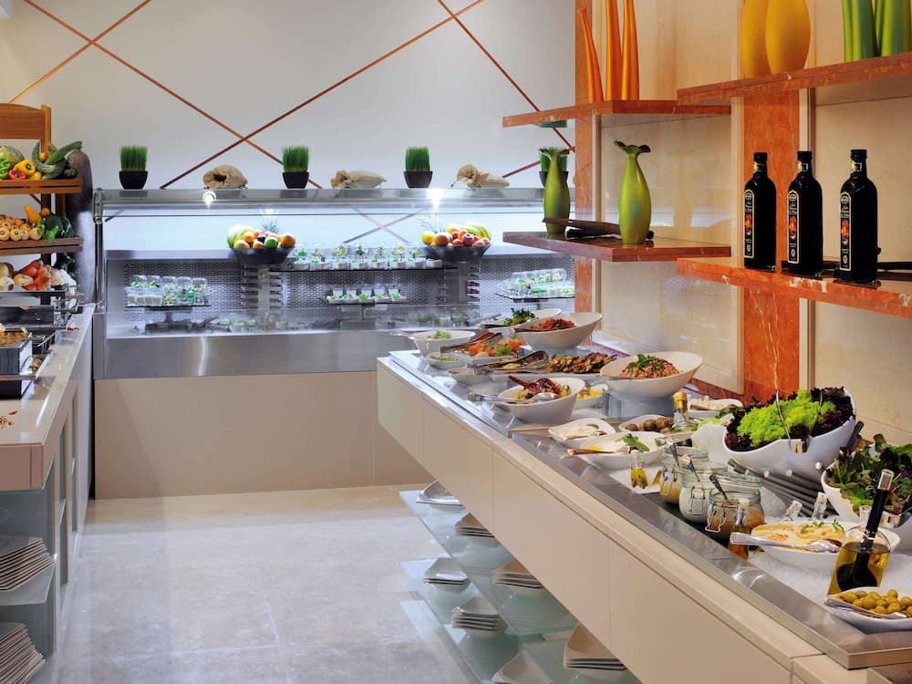 Mövenpick Hotel Jumeirah Lakes Towers — 29