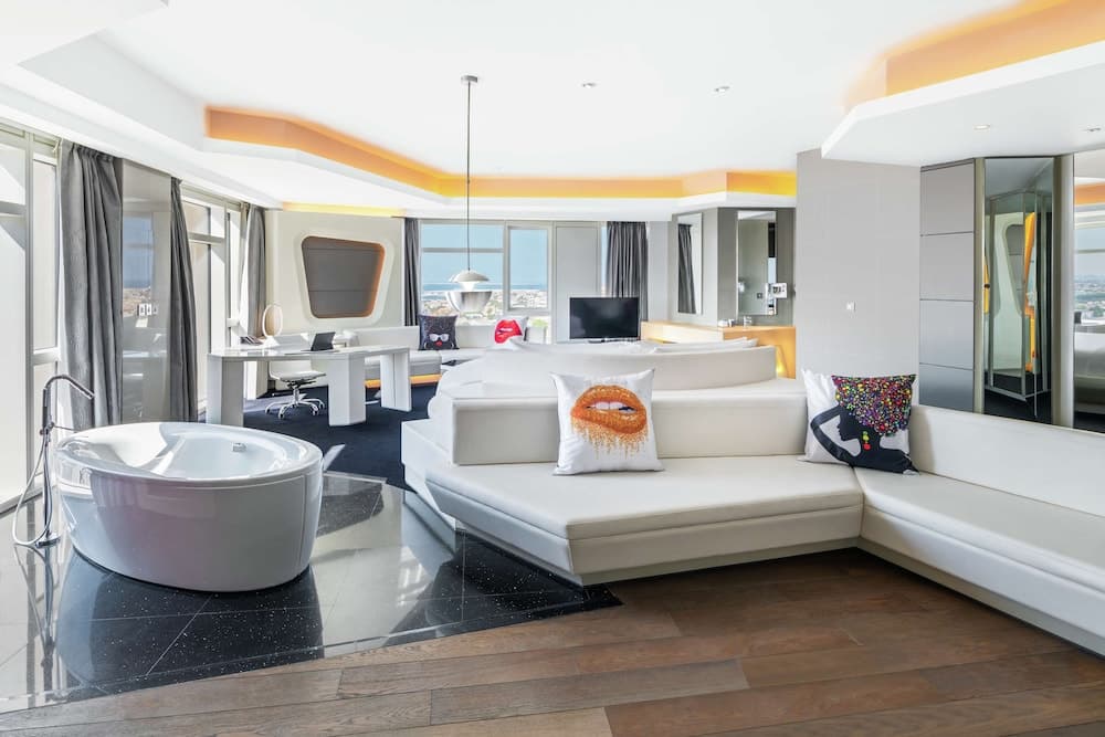 V Hotel Dubai, Curio Collection by Hilton — 9