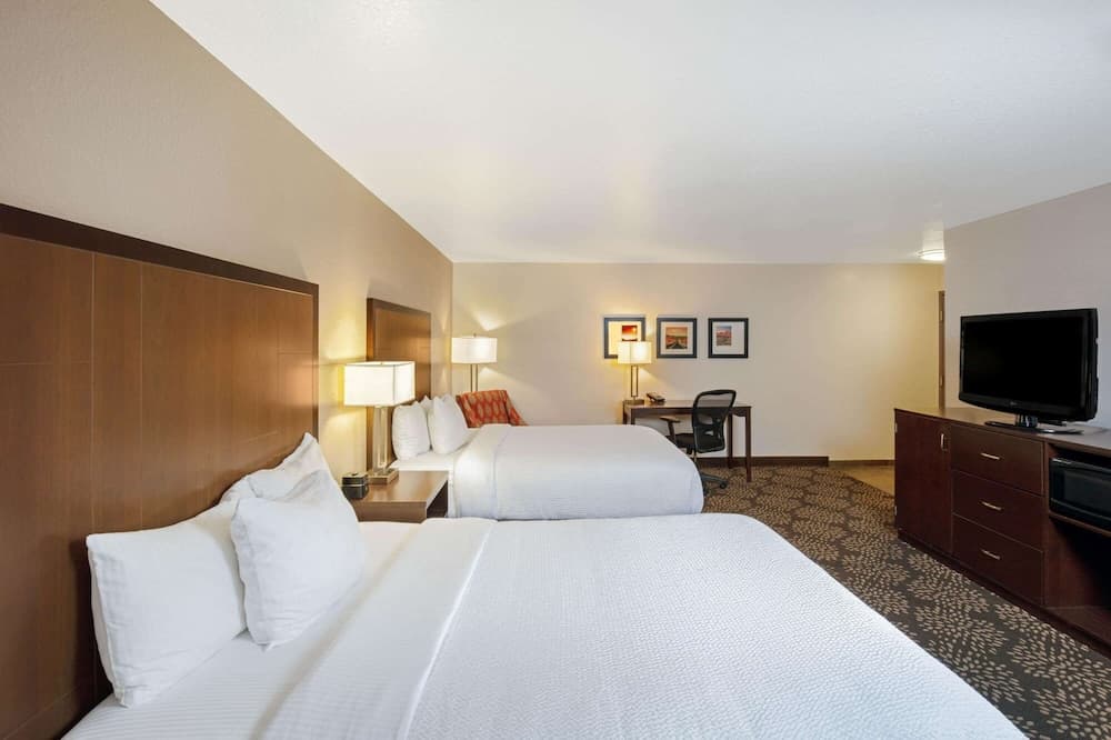 La Quinta Inn &amp; Suites by Wyndham Las Vegas Red Rock — 6