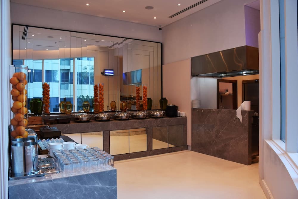 Tamani Marina Hotel and Hotel Apartments — 4