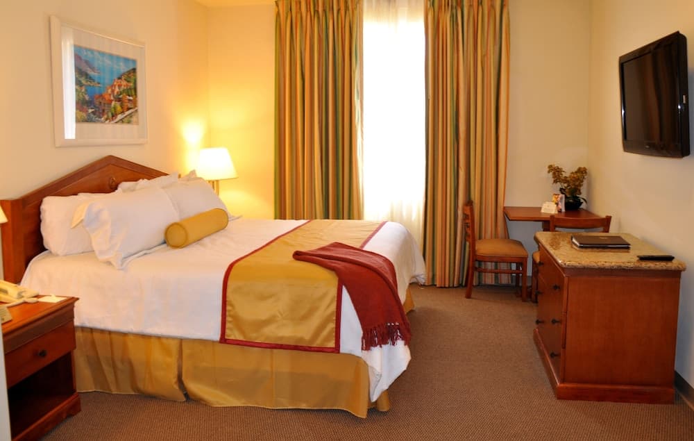 Club De Soleil All-Suite Resort — 5
