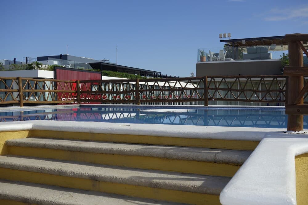 Las Palmas Condominio — 30