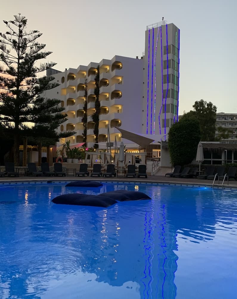 BG Hotel Pamplona — 9