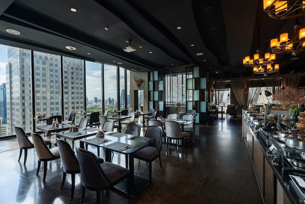 Das Kontinent Hotel Sukhumvit — 24