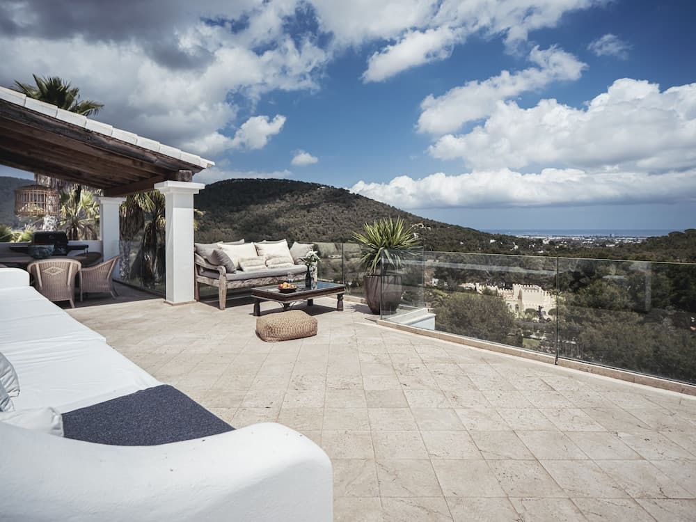 KM4 Ibiza — 25