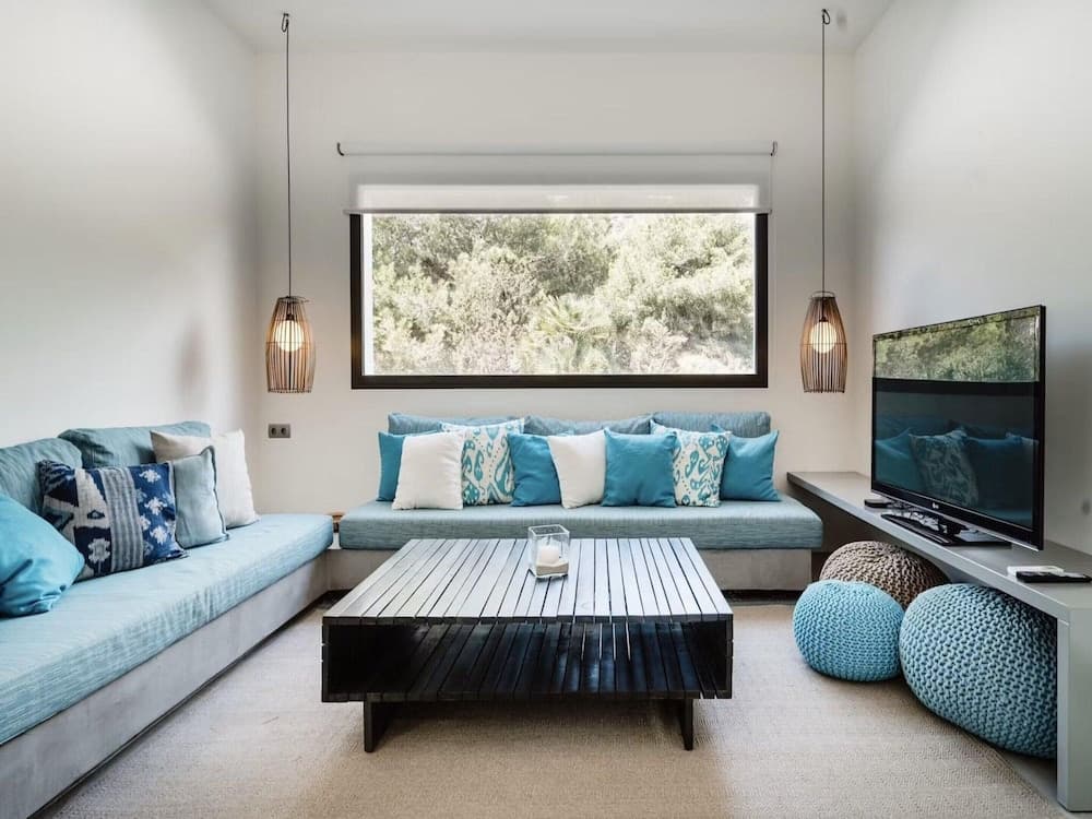 Modern Villa With Minimalistic Decor — 24