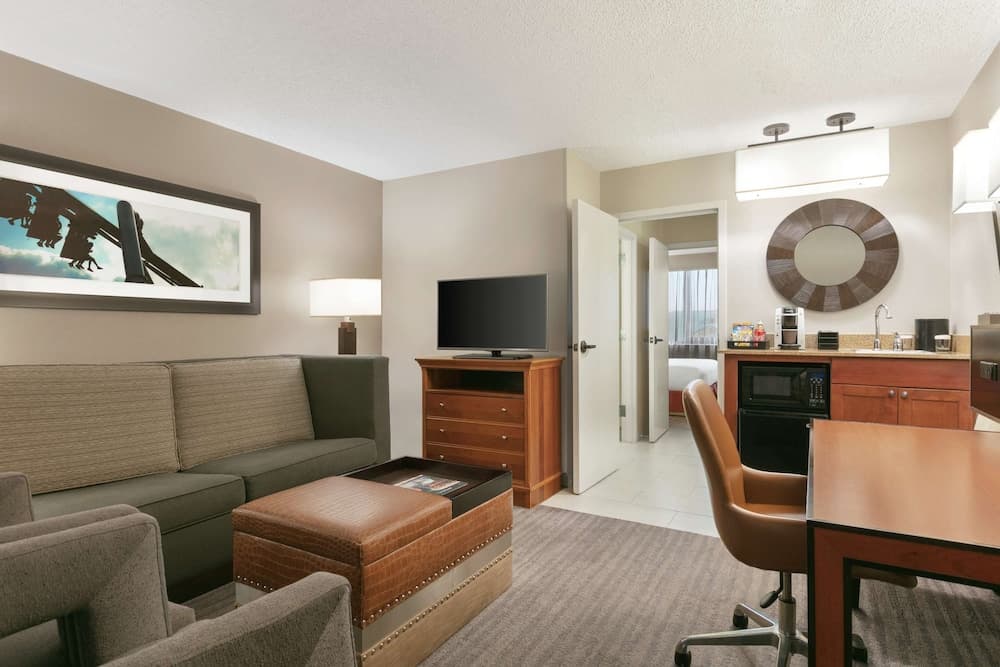 Embassy Suites by Hilton Orlando International Dr ICON Park — 12