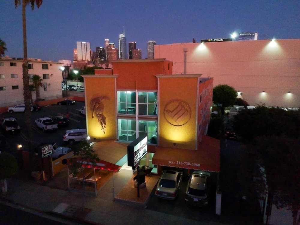 Metropolitan Inn & Suites — 1