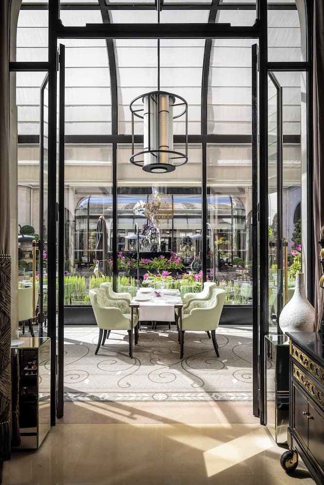Four Seasons Hotel George V — 27