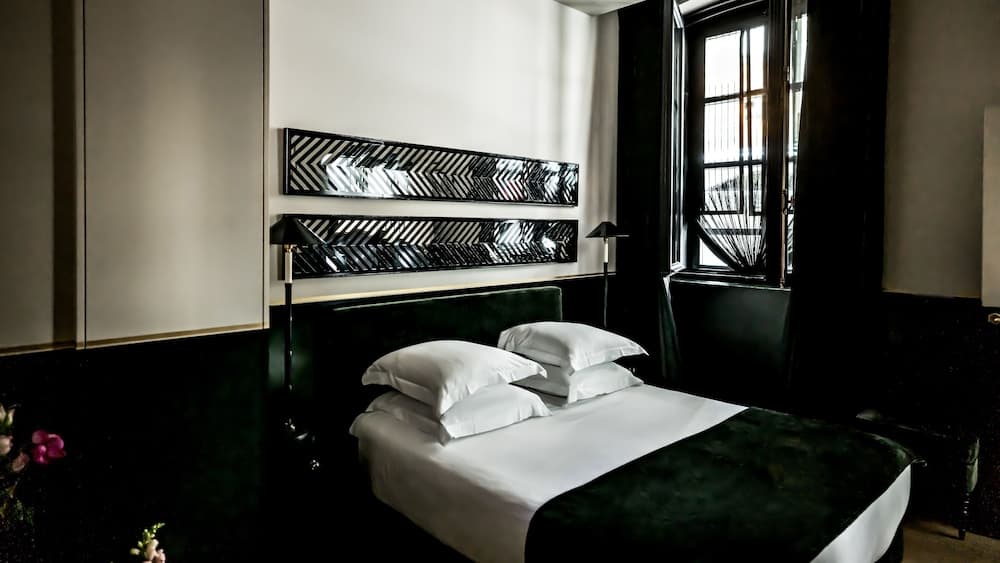 Monsieur George Hotel & Spa – Champs Elysées — 13
