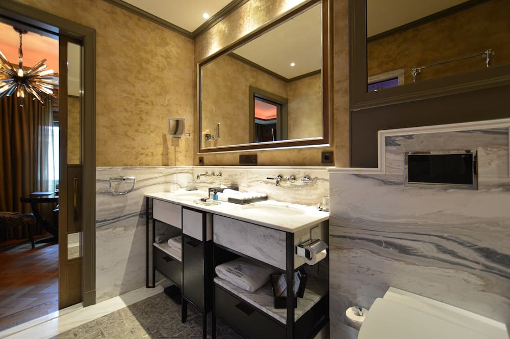 Hotel TwentySeven — 7