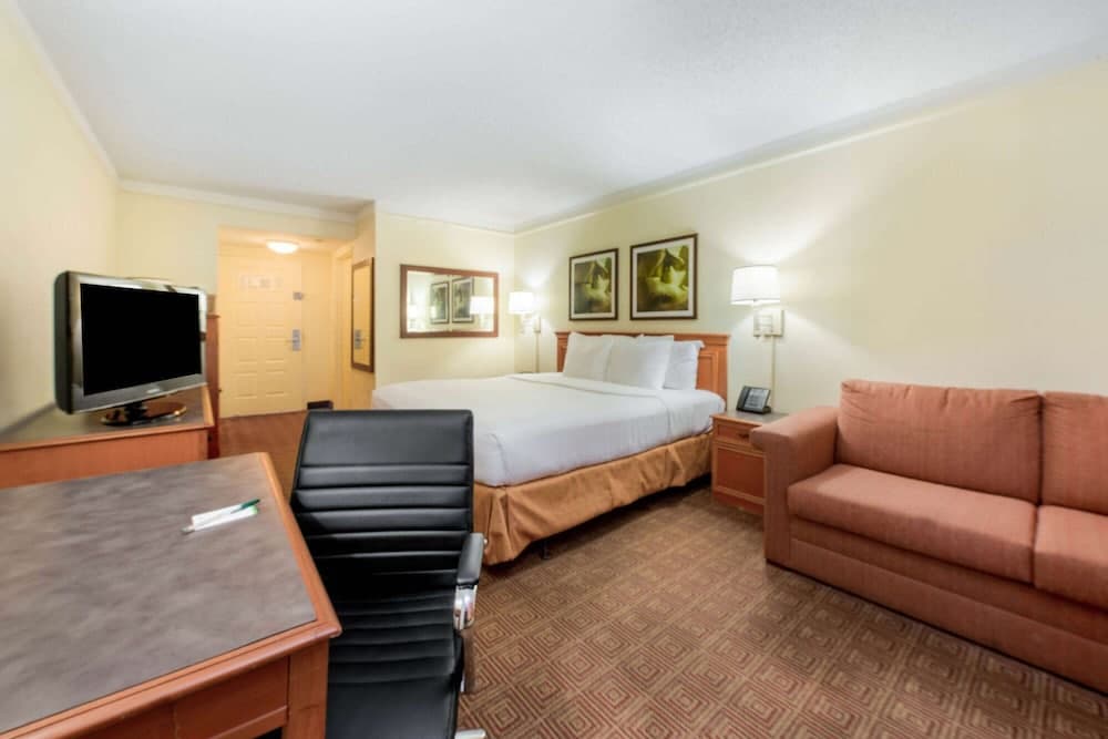 La Quinta Inn & Suites by Wyndham Ft Lauderdale Cypress Cr — 19