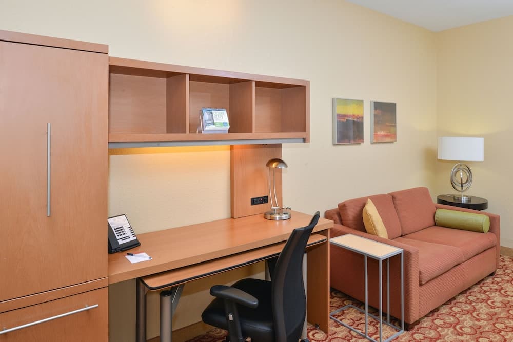 Candlewood Suiten Miami Doral by IHG — 9