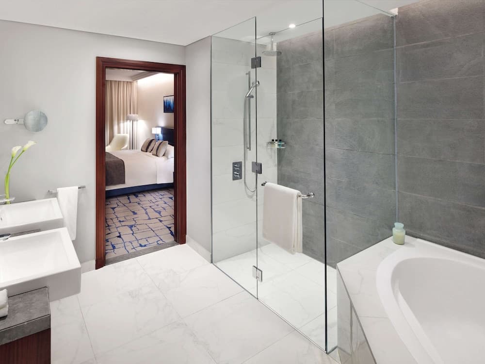 Mövenpick Hotel & Apartments Bur Dubai — 29