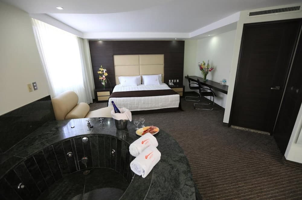 Hotel Astor — 9