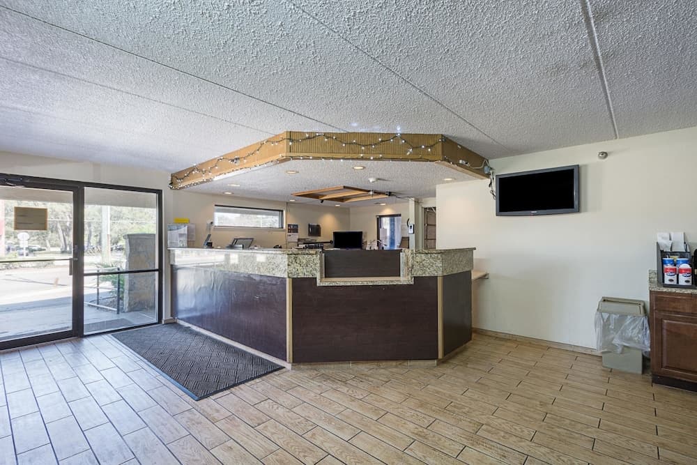 Rodeway Inn Tampa vicino a Busch Gardens - USF — 7