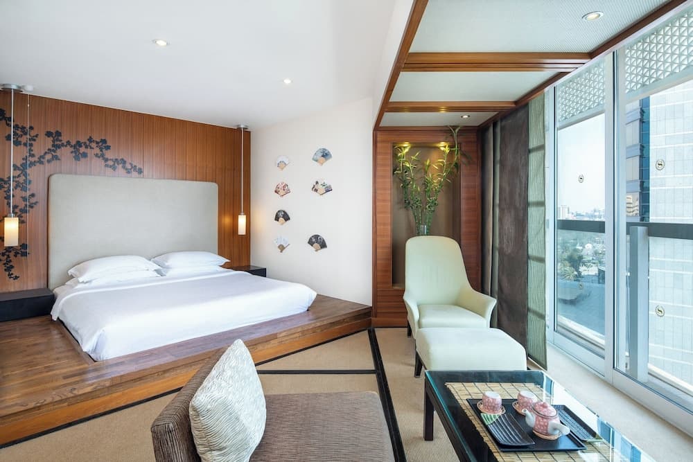 Sheraton Dubai Creek Hotel & Towers — 12