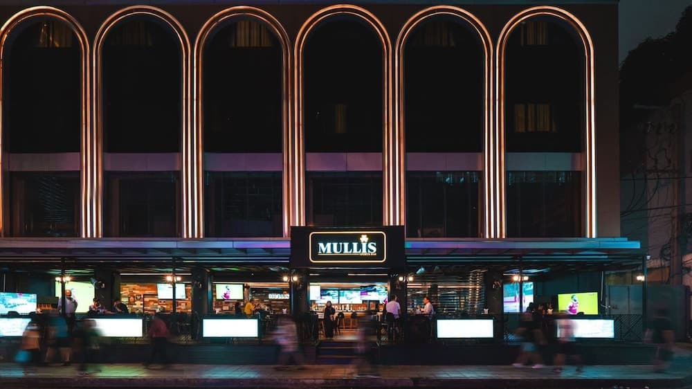 Aira Hotel Bangkok — 14