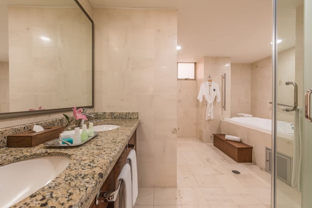Suites Perisur Möblierte Apartments — 24