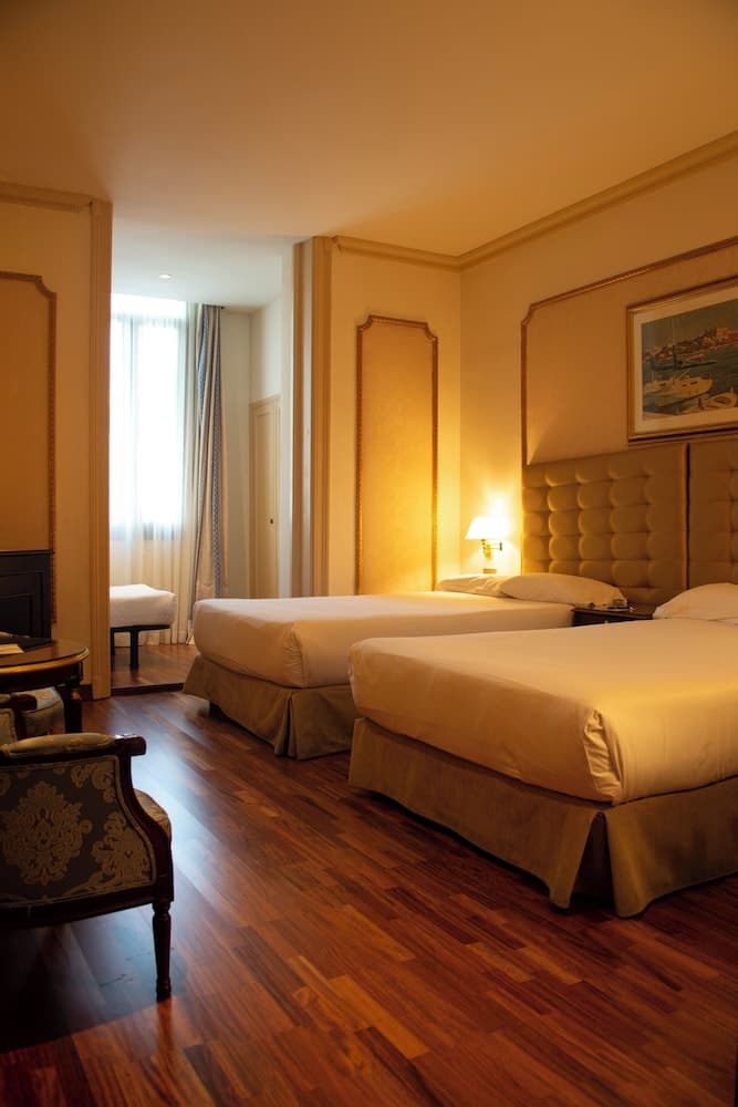 Hotel Roger de Lluria Barcelona — 19