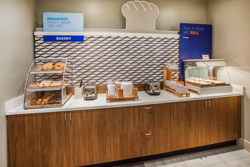 Holiday Inn Express & Suites Ft. Lauderdale N - Exec Airport by IHG — 8