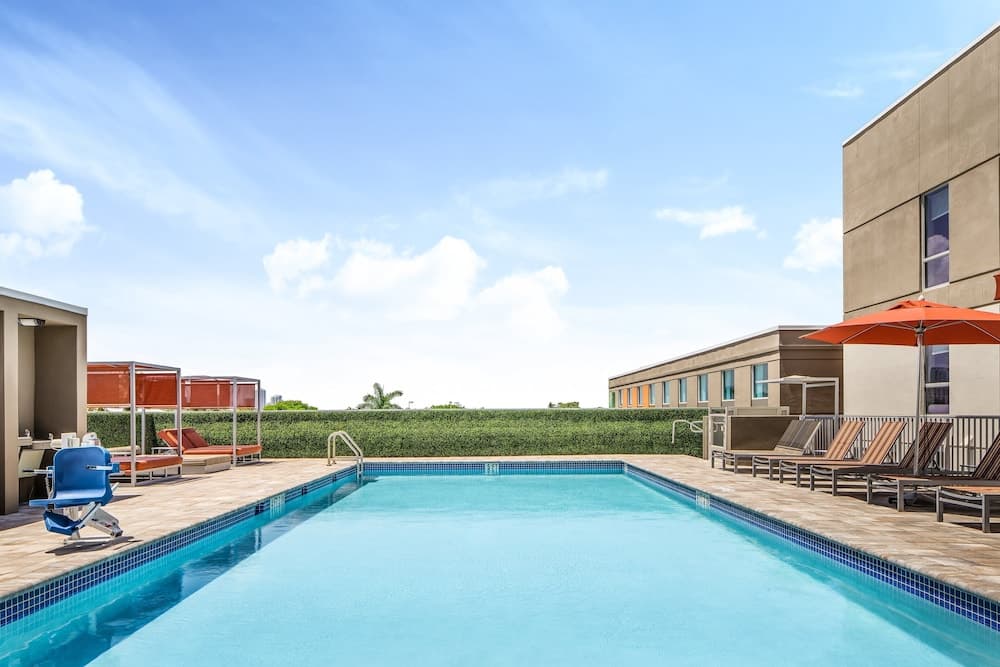 Holiday Inn Express Ft. Lauderdale Cruise-Airport by IHG — 17