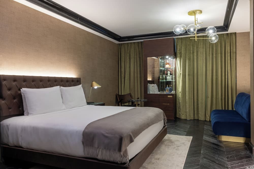 Whisky Hotel — 13