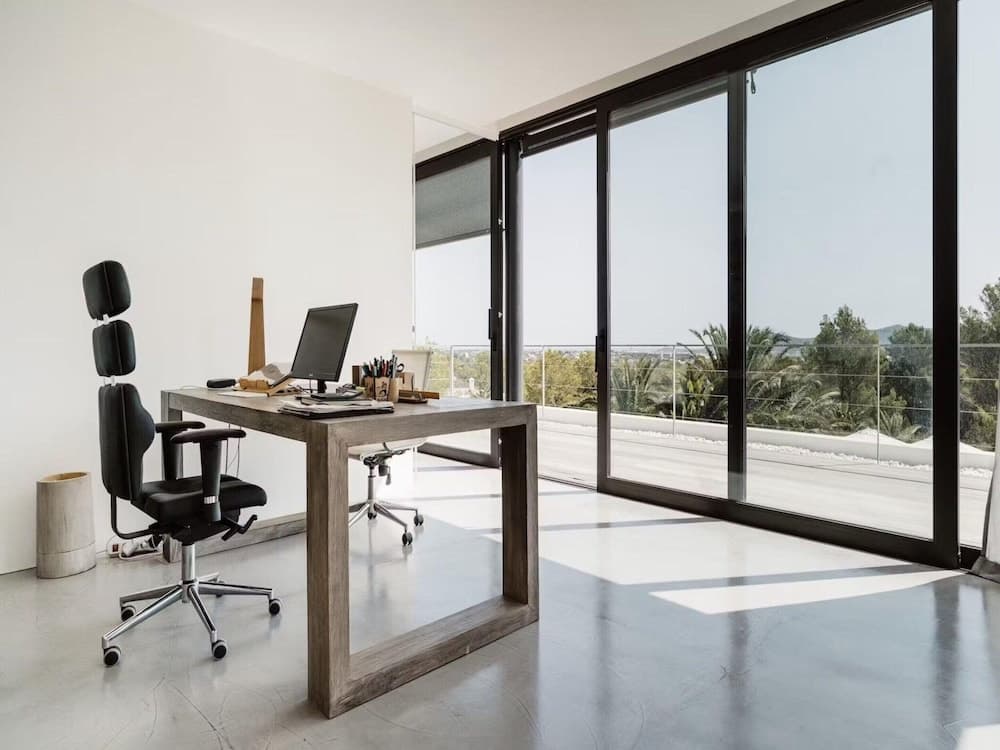 Modern Villa With Minimalistic Decor — 5