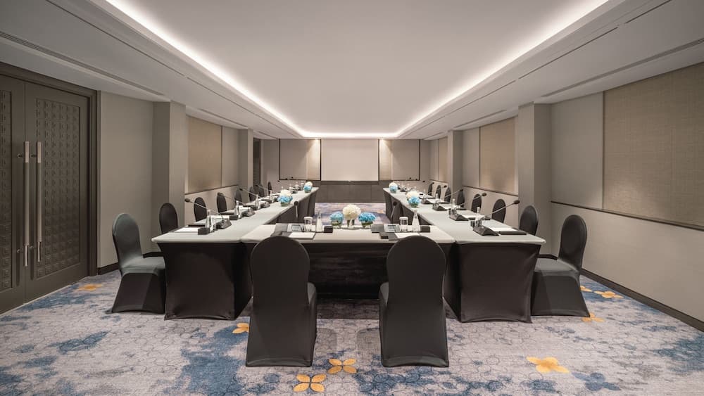 Holiday Inn Bangkok by IHG — 2