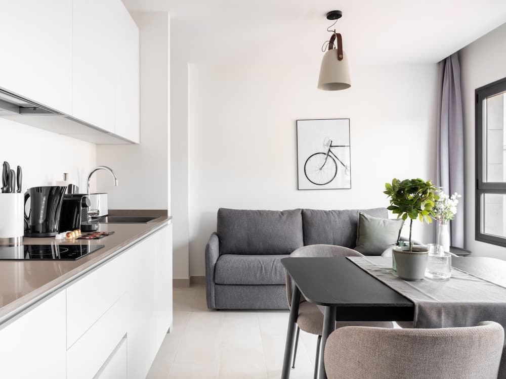 Limehome Sevilla Calle Torcuato Luca de Tena — 30