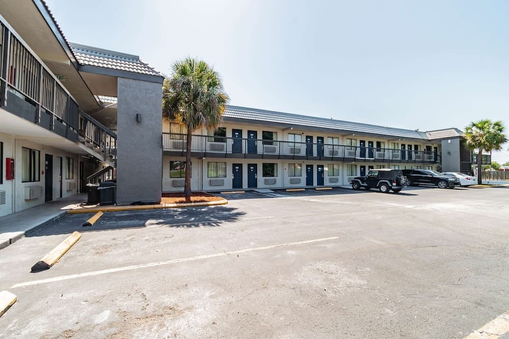 Motel 6 Tampa, Florida — 21