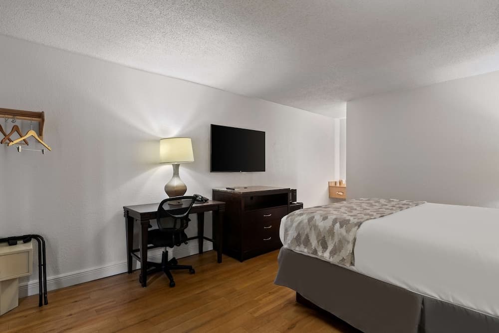 Americas Best Value Inn Orlando — 4