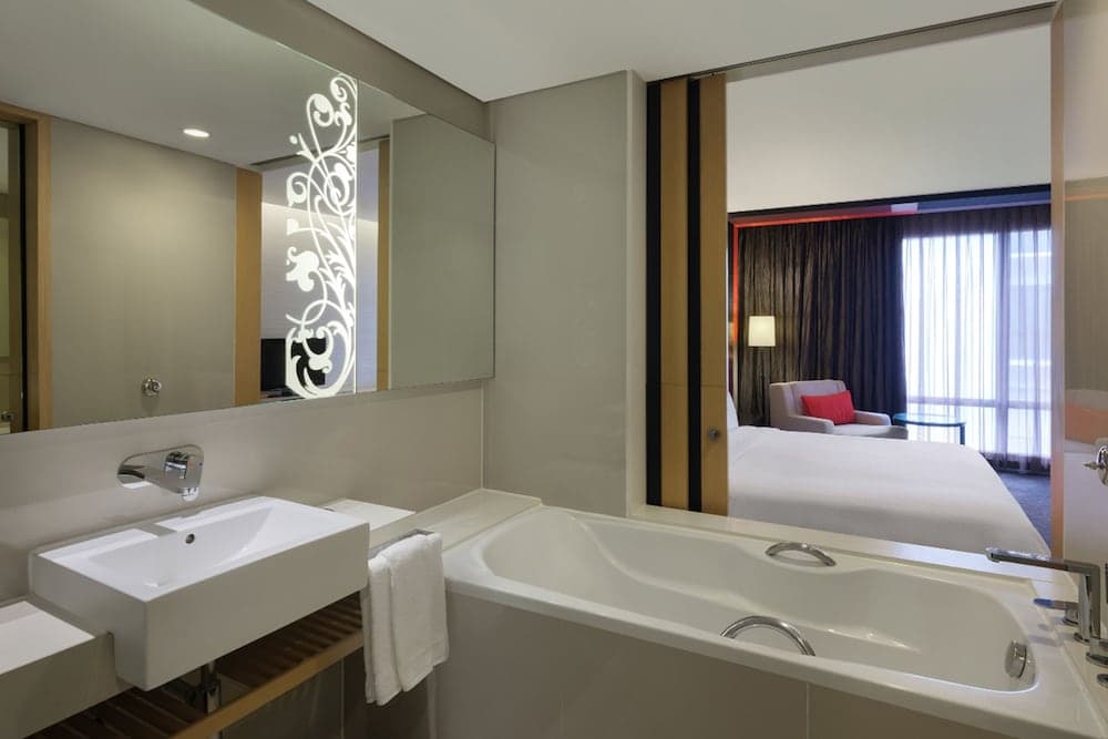 Four Points by Sheraton Bangkok, Sukhumvit 15 — 18