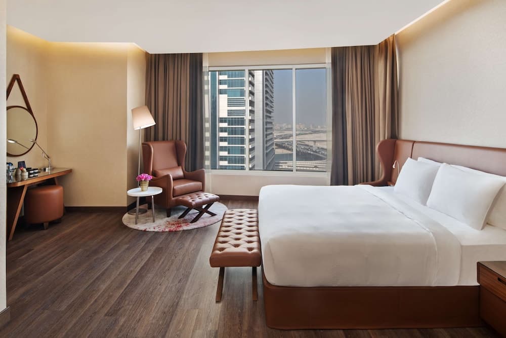 Radisson Blu Hotel, Dubai Canal View — 11