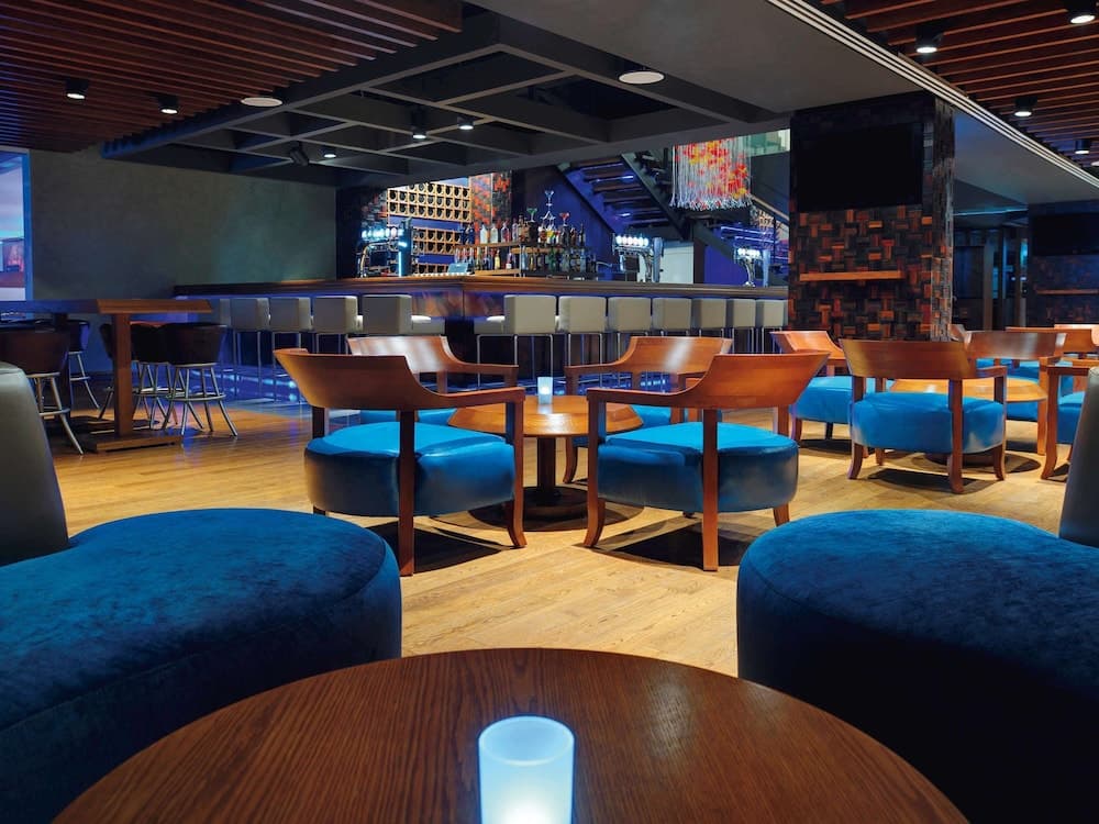 Mövenpick Hotel Jumeirah Lakes Towers — 11