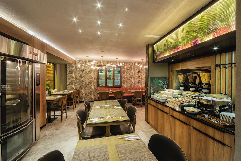 Ayramin Deluxe Hotel — 21
