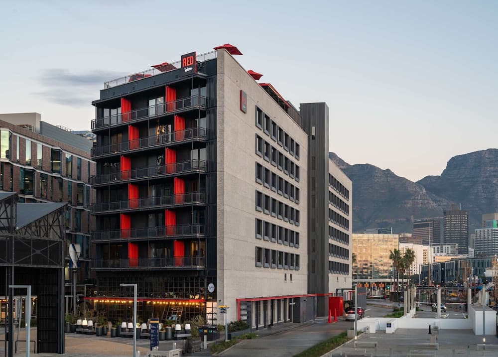 Radisson RED V&A Waterfront, Cape Town hotel, Silo 6, South Arm Road, V&A Waterfront, Cape Town, Western Cape, 8001, South Africa — photo 1