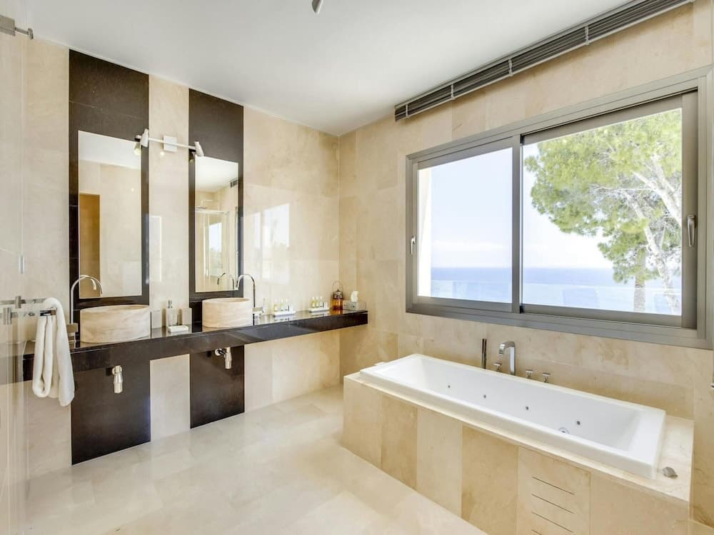 Beautiful Villa With Leisure Activities — 17