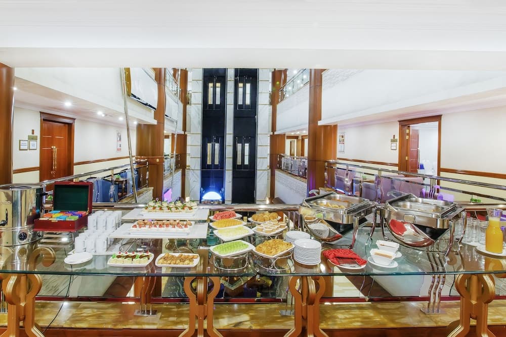Grand Excelsior Hotel Bur Dubai — 16